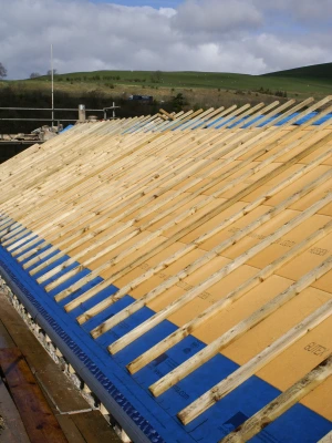Solitex Plus membrane at the eaves and roof ridge for additional protection of vulnerable areas Solitex Plus membrane at the eaves and roof ridge for additional protection of vulnerable areas