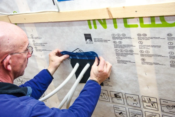 Roflex 20 Multi seals up to nine 15-30mm pipes with one grommet Roflex 20 Multi seals up to nine 15-30mm pipes with one grommet