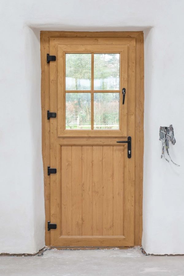 Door with curved detail by using Diasen Diathonite Thermactive and Argatherm.