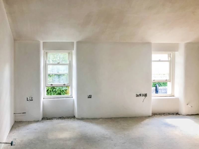 Two windows with natural curves, finished with Argatherm finishing plaster.